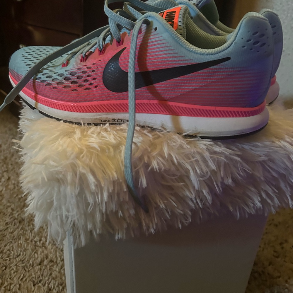 Nike Women's Athletic Shoes in Pink and Light Blue